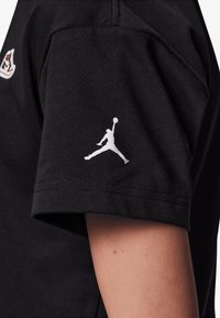 Jordan PATCH TEE - T-shirts - black