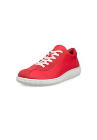 Baskets en cuir rouge à surface texturée, avec des lacets blancs, un bout arrondi et une semelle en caoutchouc blanc flexible. Accentué par des détails de couture.