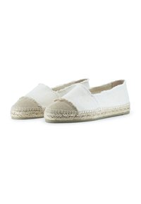 Espadrillas in canvas di colore crema chiaro con una punta beige. La suola in corda di juta e i dettagli con bordo grezzo migliorano la texture.