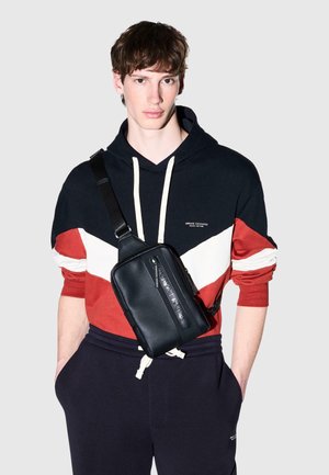 Armani Exchange, XM003588 AF26679 - Skuldertasker - black