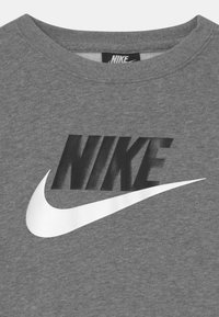 Nike Sportswear B NSW CLUB + HBR CREW 2 - Sweater - carbon heather
