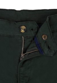 Pantaloni verde scuro con chiusura a zip, bottone in ottone e finitura in tessuto liscia. Presentano un accento blu navy all'interno della vita.