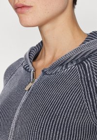 Even&Odd Kofta - black