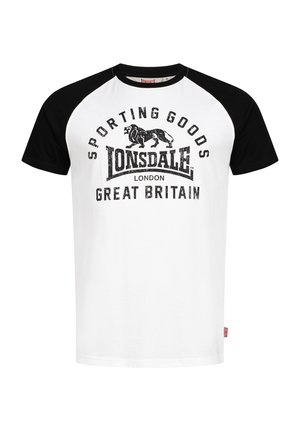 Biela tričko s čiernymi raglanovými rukávmi, s potlačeným logom v čiernej farbe: „LONSDALE LONDON GREAT BRITAIN“ s grafikou leva.