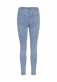 Vaqueros skinny de denim azul claro con cintura alta, que cuentan con dos bolsillos traseros y una textura suave. Las piernas se estrechan en el tobillo.