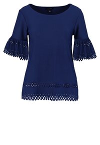 Top blu navy con scollatura rotonda, maniche corte e polsini svasati con dettagli in pizzo ritagliato sulle maniche e sull'orlo. Texture liscia.