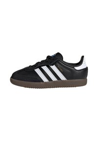 Unselected, cloud white   core black   gum
