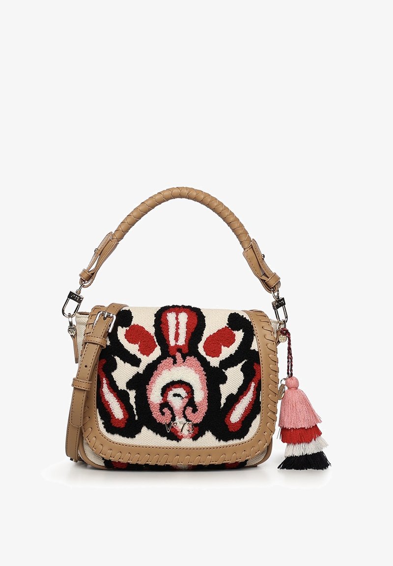 Kleine beige leren handtas met zwart, rood en roze abstract geborduurd ontwerp, gevlochten handvat, afneembare riem en driekleurige kwasthanger.