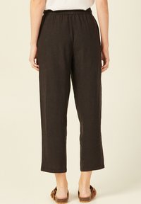 BONOBO Jeans GERADE GESCHNITTENE MIT SCHLITTEN - Pantalon classique - noir