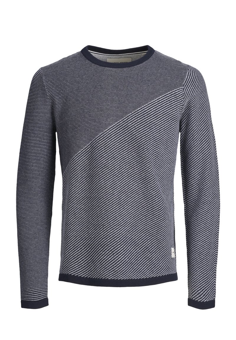 Pull à manches longues rayé bleu marine et blanc avec un motif diagonal, col rond, poignets et ourlet côtelés. Tissu texturé de poids moyen.