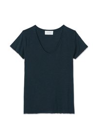 Tmavě modré tričko s krátkým rukávem a výstřihem do V s jednoduchým designem a textilní etiketou uvnitř límce.