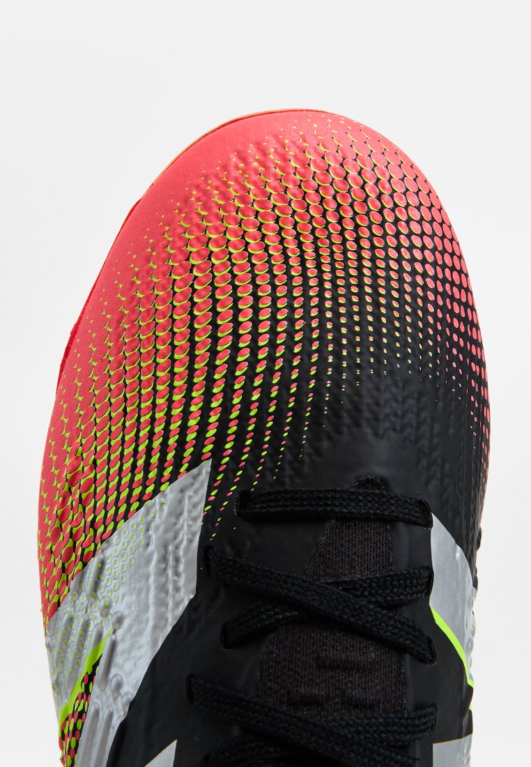 Fußballschuhe für festen Untergrund