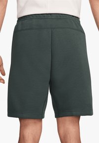 Nike Sportswear SPORTSWEAR TECH FLEECE - Tracksuit bottoms - vintage green