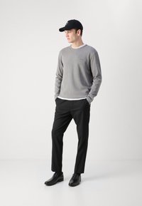 BOSS TEMPESTO - Tops ar garām piedurknēm - light pastel grey