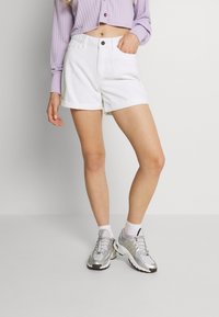 Noisy May Jeansshorts - white