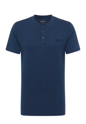 Granatowa, krótkosleeve koszulka Henley z miękkiej bawełny, z trzema guzikami przy kołnierzu i subtelnym logo z przodu.