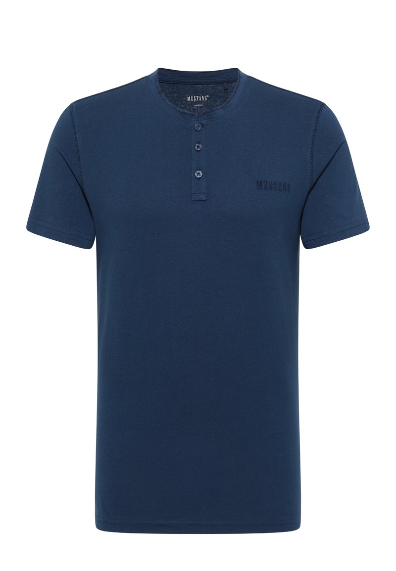 Tume sinine lühikeste varrukatega Henley t-särk, valmistatud pehmest puuvillast, kolm nupuga krae ja diskreetne logo ees.