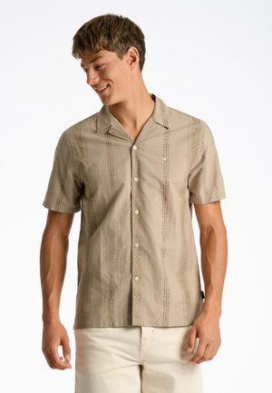 DOBBY STRIPE RESORT - Skjorter - sand