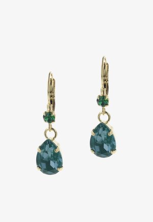 Boucles d'oreilles en ton or avec une forme goutte pendante ornée d'une grande pierre précieuse verte et d'une petite pierre d'accent verte au-dessus.
