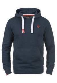Námořnicky modrá mikina s kapucí z bavlněné směsi, se stahovací šňůrkou, klokaní kapsou a malým červeným logem na hrudi. Jemná texturu.