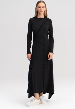 SEAM DETAILED - Maxi aty - black