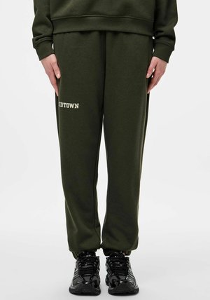 - Spodnie treningowe