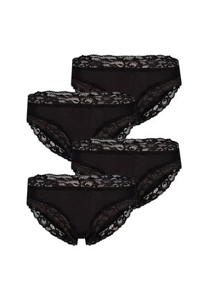 Cuatro braguitas bikini negras de mujer con encaje, dispuestas superpuestas, sobre un fondo blanco.