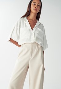 WILLA CROWN PANTS - Hlače - ecru