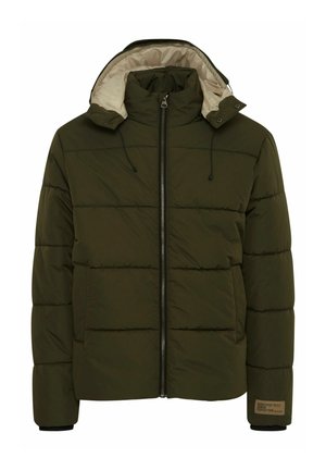 Jachetă puffer verde măslin cu glugă, închidere cu fermoar pe toată lungimea, manșete elastice, design matlasat și căptușeală de culoare deschisă. Include o etichetă pe tiv.