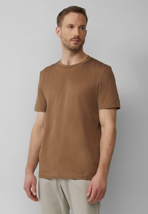 Braunes Baumwoll-T-Shirt mit rundem Ausschnitt und kurzen Ärmeln, das eine glatte Textur und eine lockere Passform aufweist.