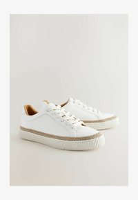 Unselected, white