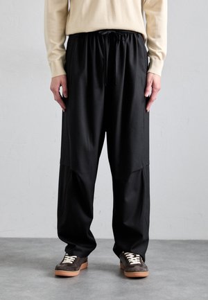 Henrik Vibskov DRAWSTRING PANTS - Hlače - tropical black