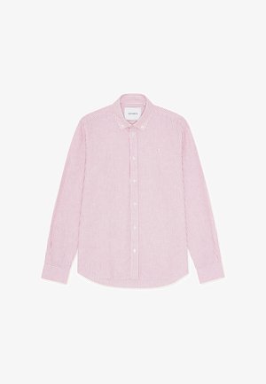 Raudonai baltai dryžuotas ilgomis rankovėmis marškinėliai su sagomis priekyje ir išlenkta apačia. Minkštos medžiagos tekstūra.