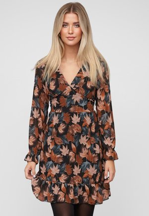 Wickeldress mit langen Ärmeln, dunklem Hintergrund und floralen Mustern in Braun, Pfirsich und Blaugrün. Verfügt über einen gerafften Saum und eine taillierte Passform.