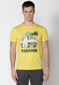 Koroshi SHORT SLEEVE  - Marškinėliai su spaudiniu - amarillo   yellow