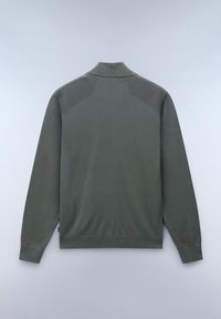 Mörkgrön stickad tröja med hög krage, texturerade axeldetaljer och långa ärmar. Enkelt design med ribbade ärmslut och fåll.