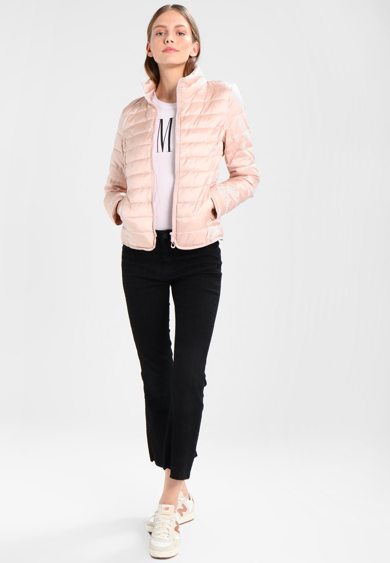Damen Leichte Jacken | ONLY ONLTAHOE SHIMMER COLLAR Übergangsjacke rose smoke/rosa - DD26525 Damen Leichte Jacken | ONLY ONLTAHOE SHIMMER COLLAR Übergangsjacke rose smoke/rosa - DD26525
