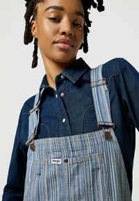 Wrangler STRAIGHT LEG BIB - Peto - dark pinstripe