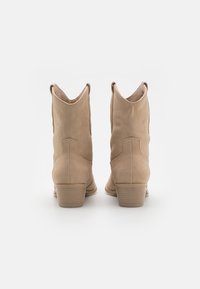 Call it Spring JANISS B.E.D FOAM - Bottines de cowboy / motard - ice