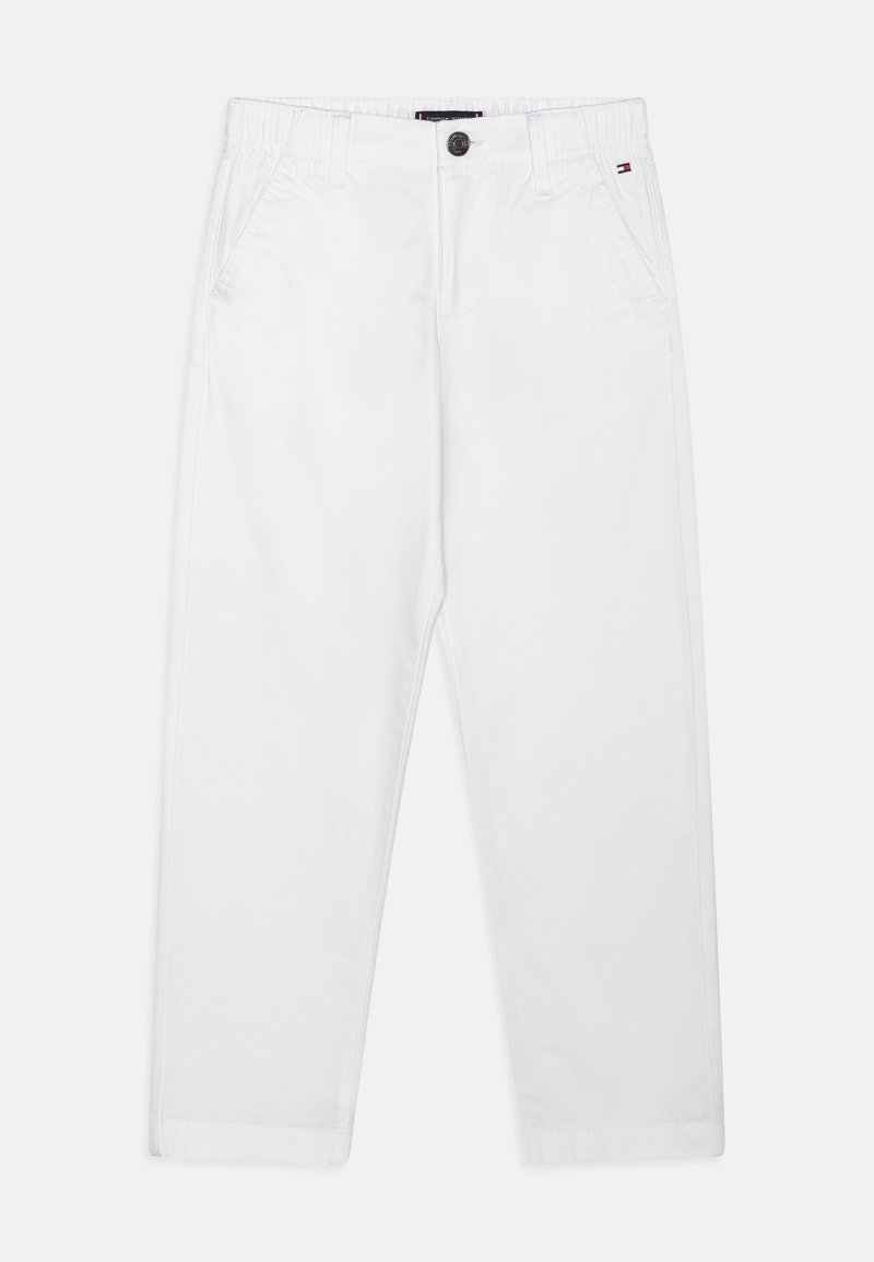 Białe bawełniane spodnie w luźnym kroju, z elastycznym pasem, kieszeniami z przodu i pojedynczym zapięciem na guzik.