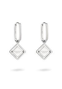 Silberne Ohrringe mit einem diamantförmigen Anhänger und geprägtem Branding: "LIEBESKIND BERLIN," und glatten Kreissegmenten.
