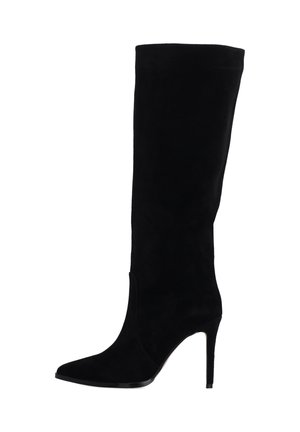 Hohe schwarze Wildleder-Stiletto-Stiefel mit einer spitzen Zehe und schlankem Design, das eine glatte Textur und eine kniehohe Silhouette aufweist.