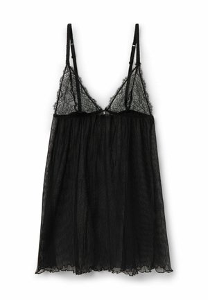 Pijama negro con encaje, con suaves pliegues, tirantes delgados ajustables y un corte holgado, que muestra una textura suave y ligera.