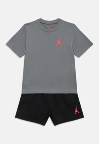 Δεν επιλέχθηκε, black/smoke grey