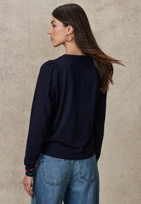 Next CREW NECK EMBROIDERED TALL  REGULAR FIT - Svetrík - navy blue with rainbow bows