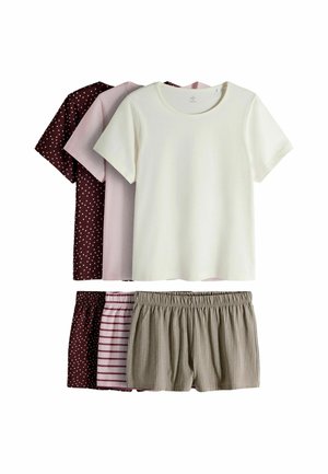 Drie T-shirts met korte mouwen in crème, lichtroze en bordeaux met witte stippen, gecombineerd met drie shorts met elastische taille in beige, roze strepen en bordeaux stippen.