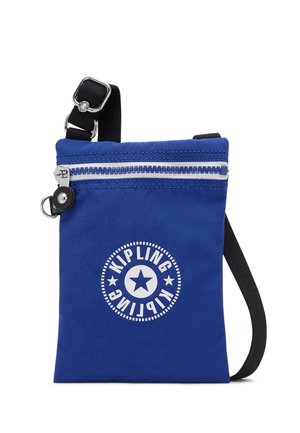 Piccola borsa a tracolla blu con cerniera bianca, tracolla nera regolabile e logo tondo bianco Kipling con una stella al centro.