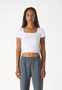 Hollister Co. SEAMLESS DOUBLE SQUARE - Základné tričko - bright white