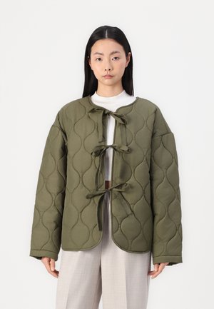 VMSABINE QUILTED TIE JACKET - Ľahká bunda - rifle green