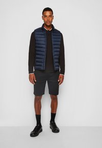 Calvin Klein SIDE LOGO VEST - Liemenė - calvin navy